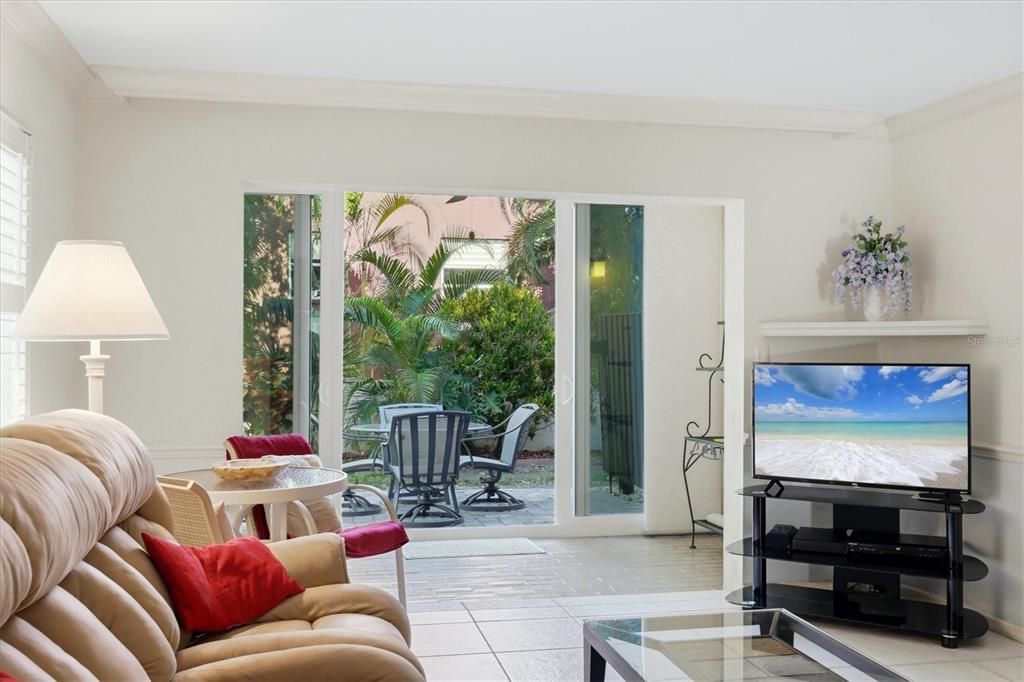 En Venta: $319,000 (2 camas, 2 baños, 1084 Pies cuadrados)