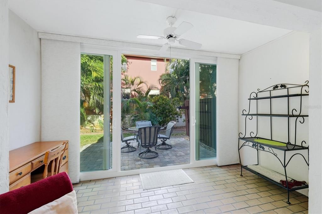 En Venta: $319,000 (2 camas, 2 baños, 1084 Pies cuadrados)