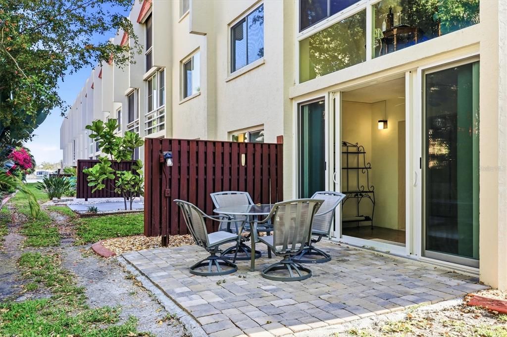 En Venta: $319,000 (2 camas, 2 baños, 1084 Pies cuadrados)