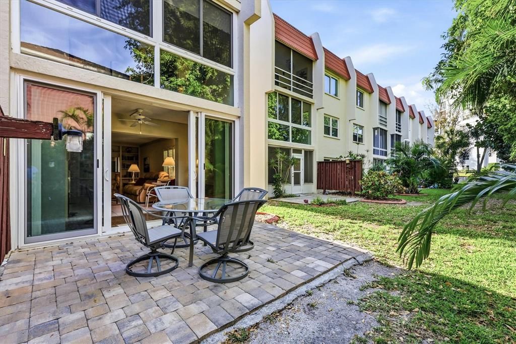 En Venta: $319,000 (2 camas, 2 baños, 1084 Pies cuadrados)