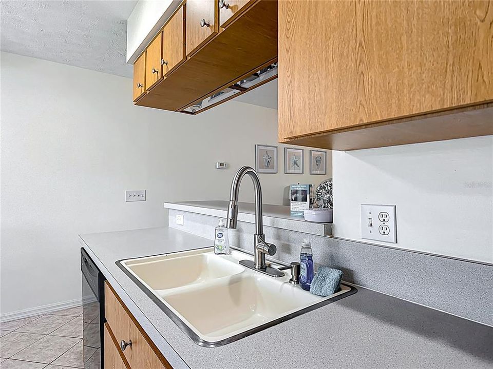 For Sale: $332,900 (2 beds, 2 baths, 1080 Square Feet)