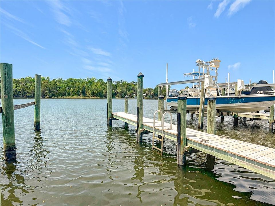 For Sale: $332,900 (2 beds, 2 baths, 1080 Square Feet)
