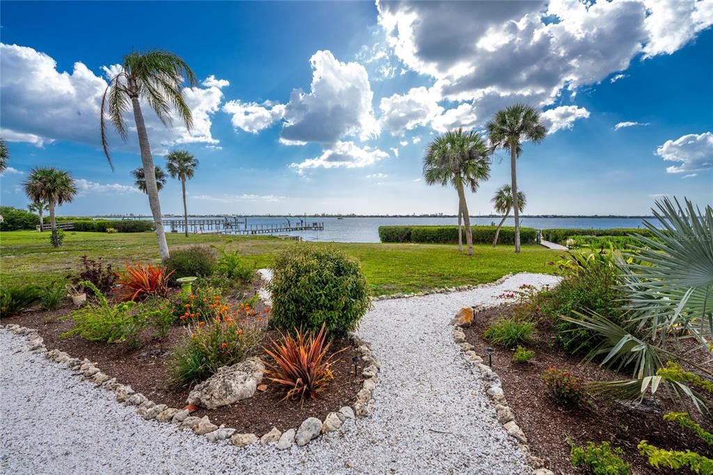 For Sale: $1,290,000 (3 beds, 3 baths, 2088 Square Feet)