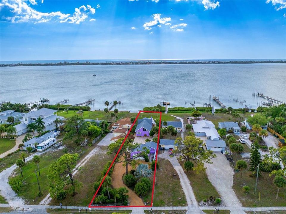 For Sale: $1,290,000 (3 beds, 3 baths, 2088 Square Feet)