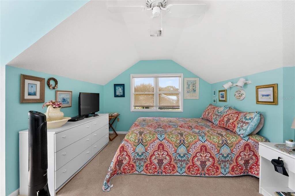 For Sale: $1,290,000 (3 beds, 3 baths, 2088 Square Feet)