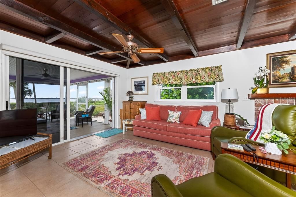 For Sale: $1,290,000 (3 beds, 3 baths, 2088 Square Feet)