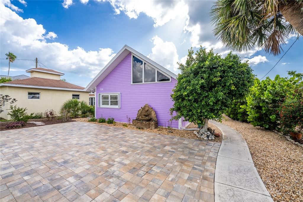 For Sale: $1,290,000 (3 beds, 3 baths, 2088 Square Feet)