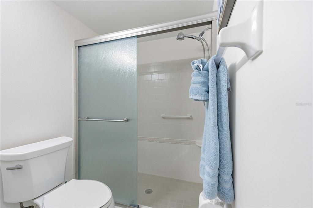Activo con contrato: $234,500 (2 camas, 2 baños, 983 Pies cuadrados)