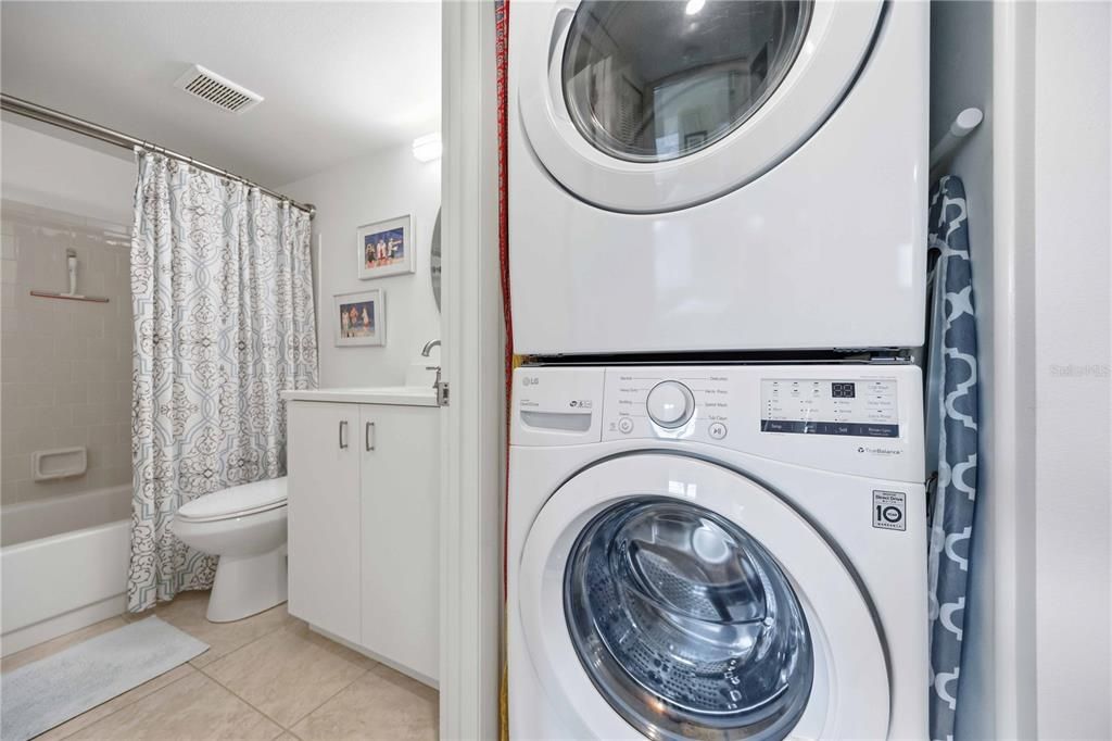 Activo con contrato: $234,500 (2 camas, 2 baños, 983 Pies cuadrados)