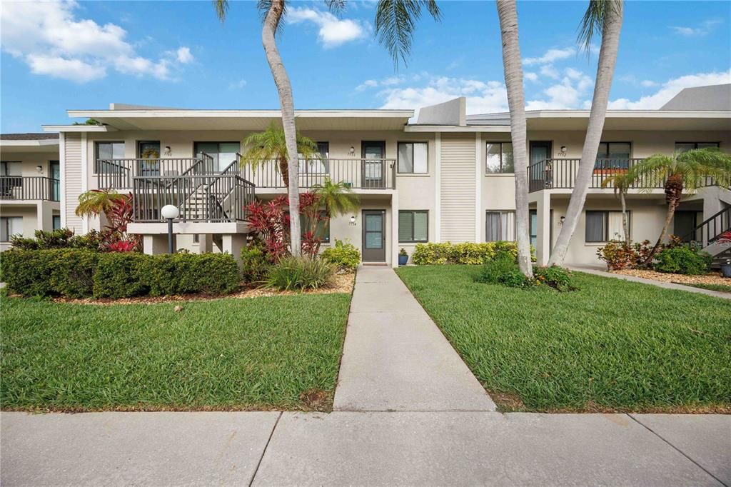 Activo con contrato: $234,500 (2 camas, 2 baños, 983 Pies cuadrados)