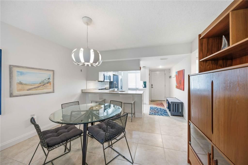 Activo con contrato: $234,500 (2 camas, 2 baños, 983 Pies cuadrados)