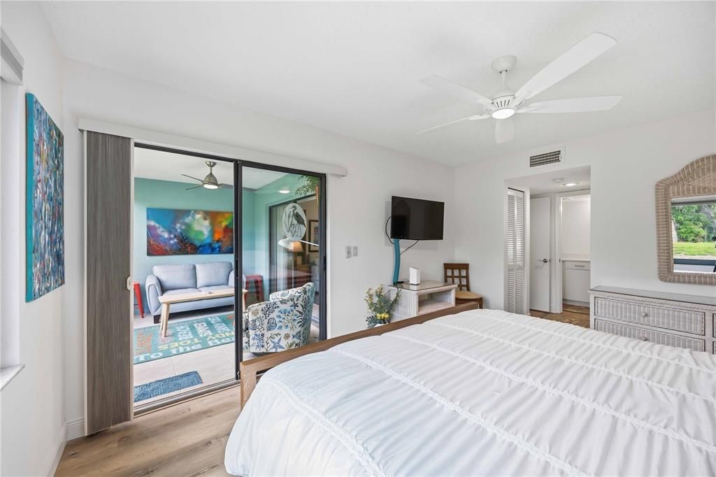 Activo con contrato: $234,500 (2 camas, 2 baños, 983 Pies cuadrados)