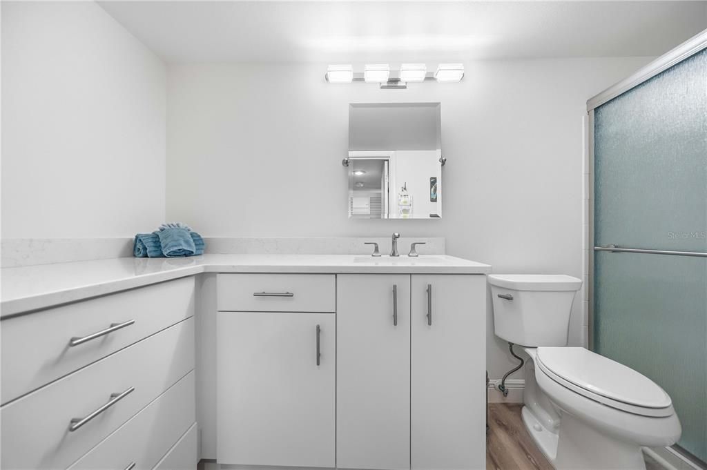 Activo con contrato: $234,500 (2 camas, 2 baños, 983 Pies cuadrados)