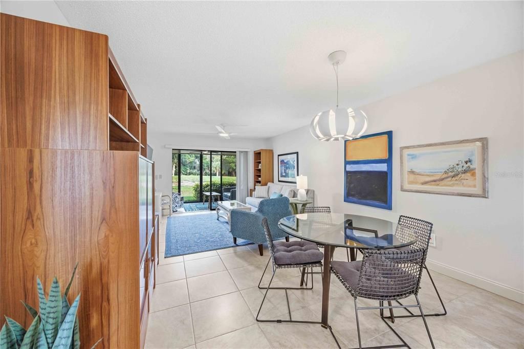 Activo con contrato: $234,500 (2 camas, 2 baños, 983 Pies cuadrados)