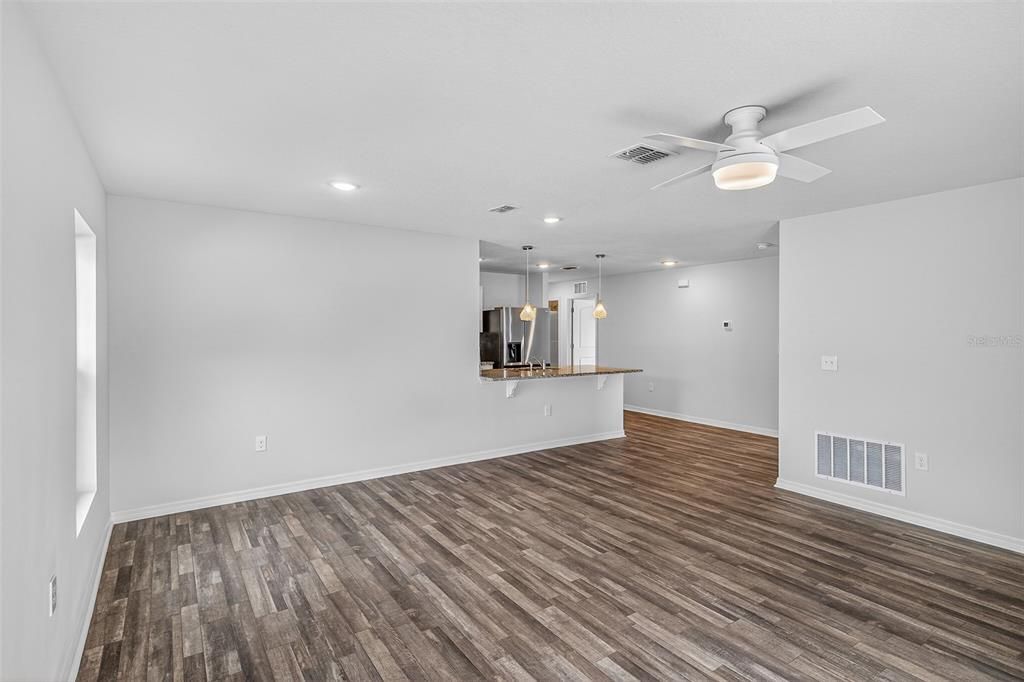 En Venta: $299,900 (3 camas, 2 baños, 1744 Pies cuadrados)
