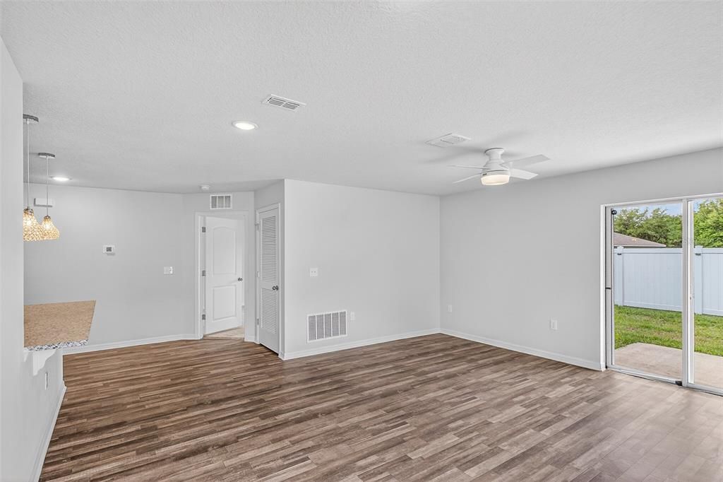 En Venta: $299,900 (3 camas, 2 baños, 1744 Pies cuadrados)