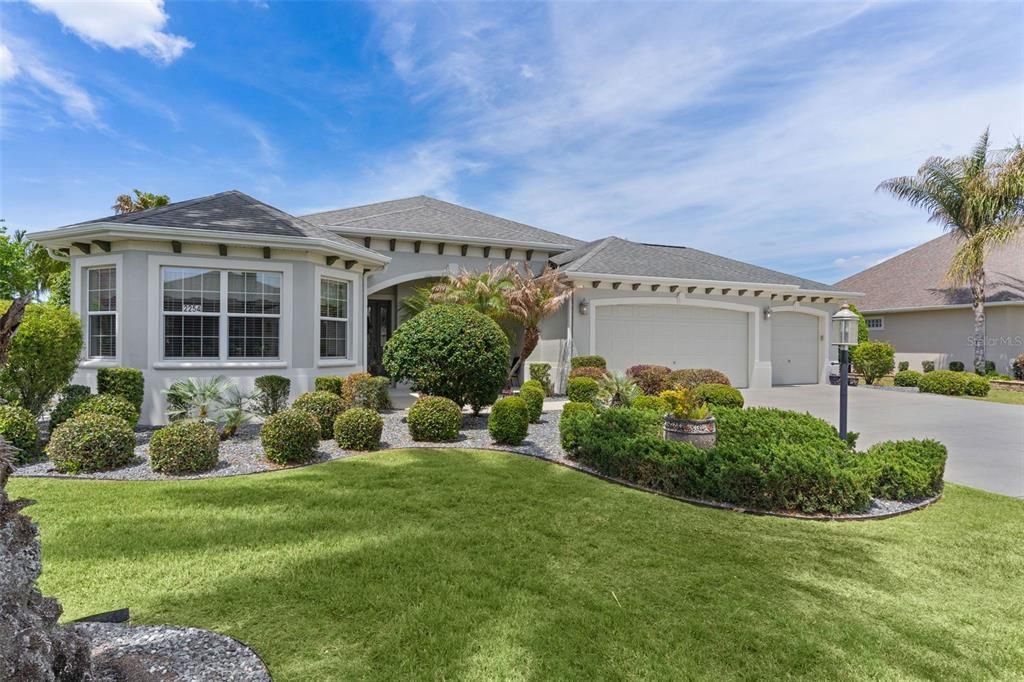 For Sale: $1,199,000 (3 beds, 2 baths, 3082 Square Feet)