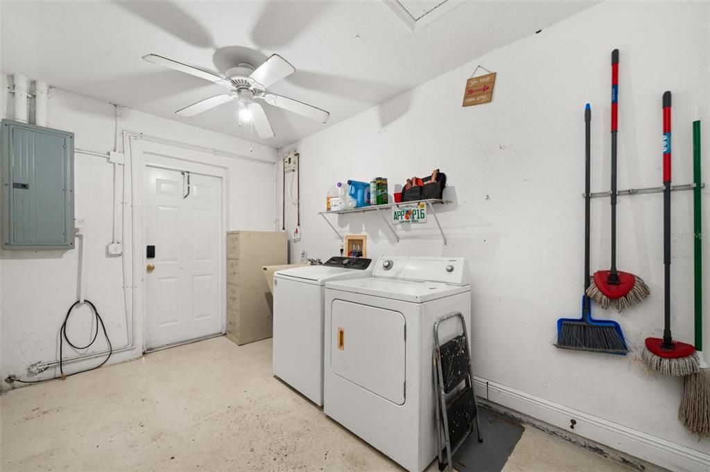 For Sale: $999,000 (5 beds, 3 baths, 2028 Square Feet)