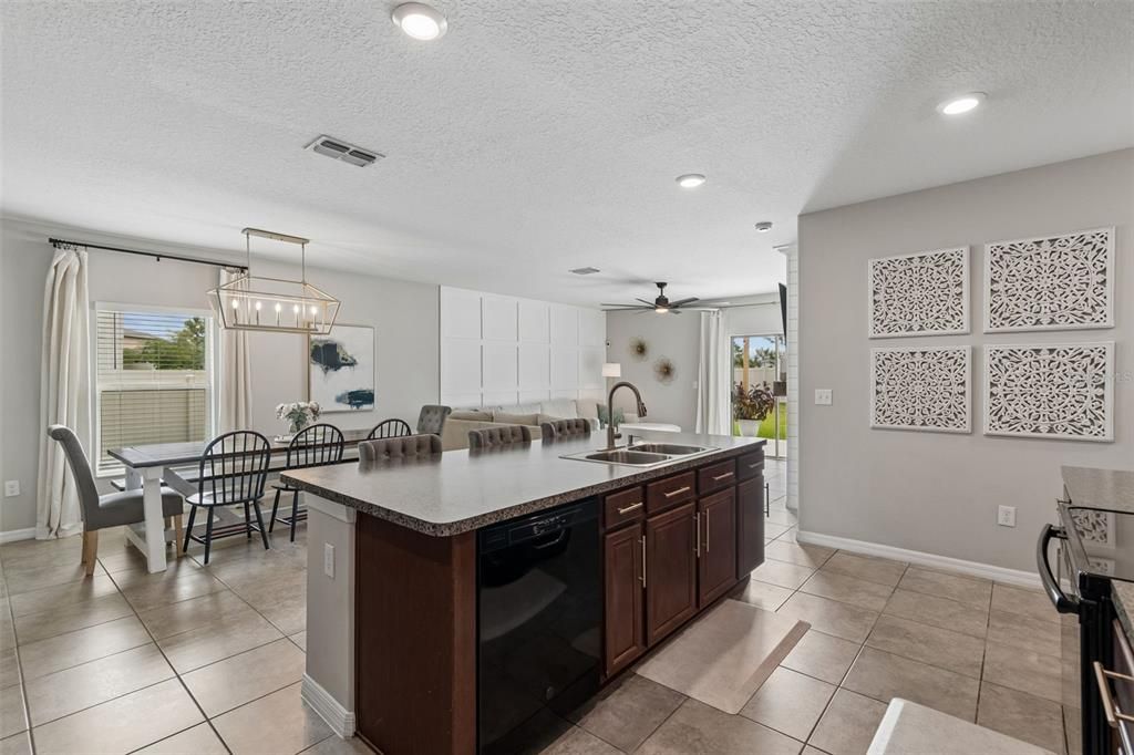 Active With Contract: $427,800 (6 beds, 3 baths, 2614 Square Feet)