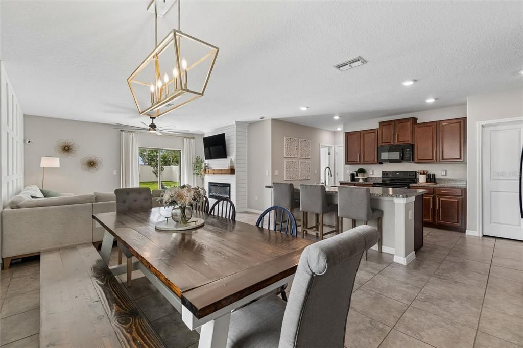 Active With Contract: $427,800 (6 beds, 3 baths, 2614 Square Feet)