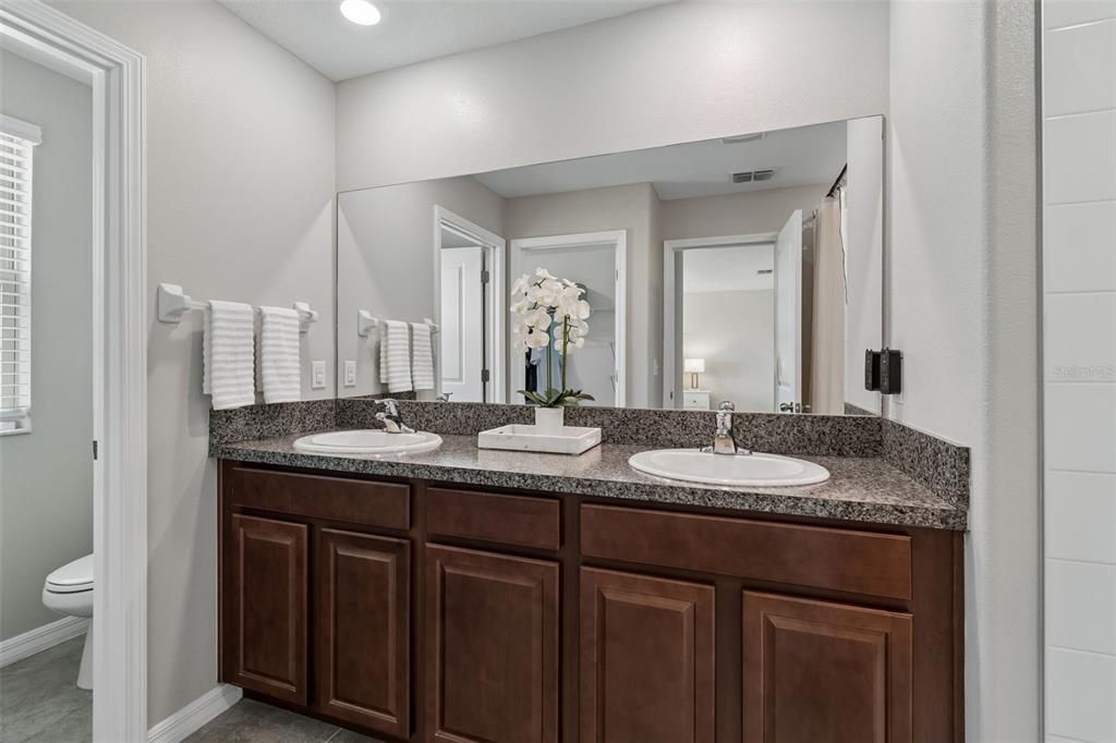 Active With Contract: $427,800 (6 beds, 3 baths, 2614 Square Feet)