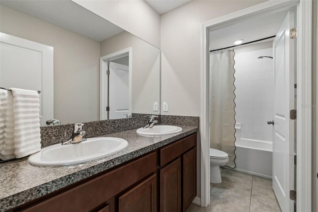 Active With Contract: $427,800 (6 beds, 3 baths, 2614 Square Feet)