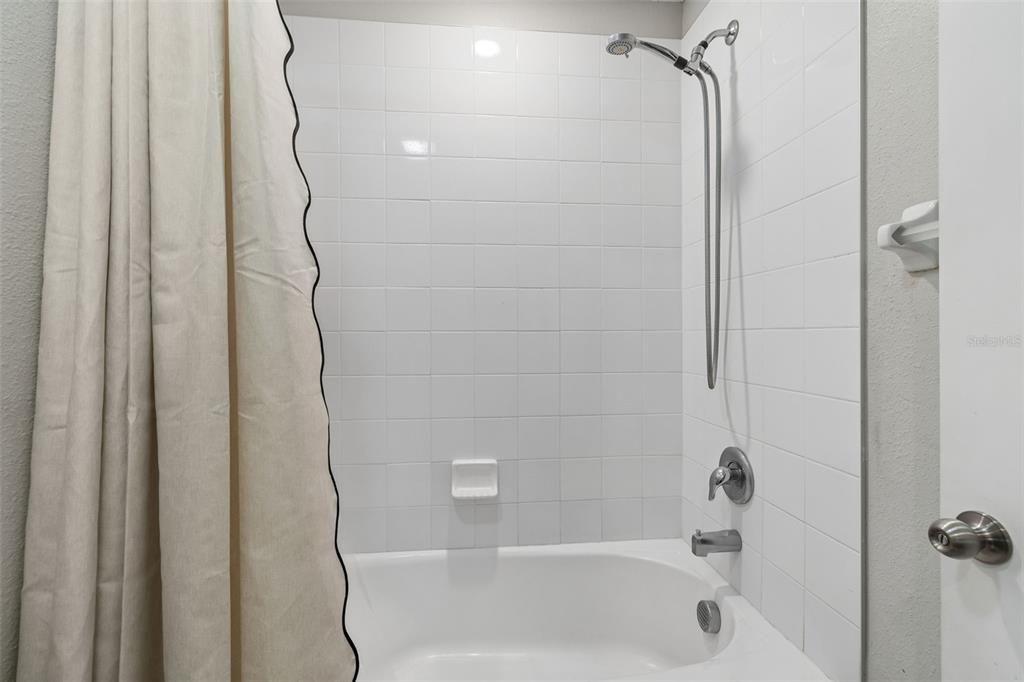 Active With Contract: $427,800 (6 beds, 3 baths, 2614 Square Feet)
