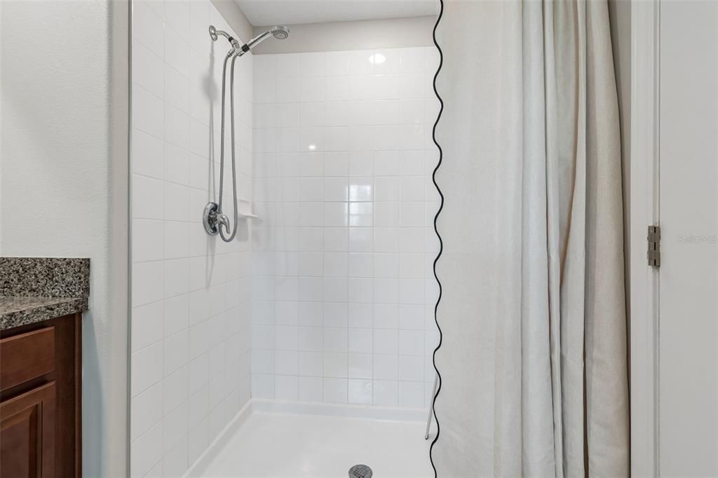 Active With Contract: $427,800 (6 beds, 3 baths, 2614 Square Feet)