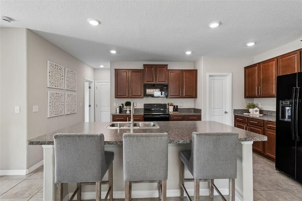 Active With Contract: $427,800 (6 beds, 3 baths, 2614 Square Feet)