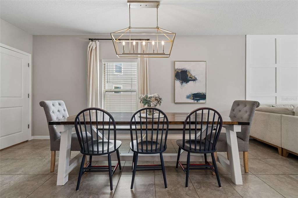 Active With Contract: $427,800 (6 beds, 3 baths, 2614 Square Feet)