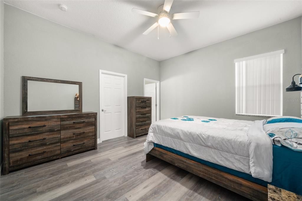 For Sale: $349,900 (3 beds, 2 baths, 1733 Square Feet)