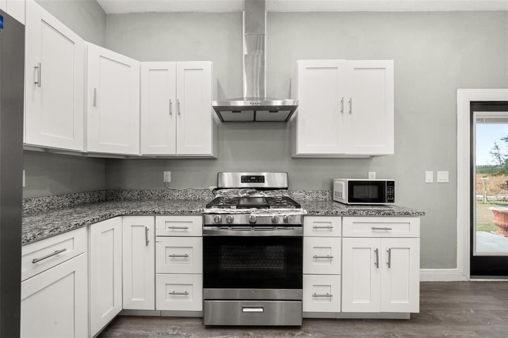 For Sale: $349,900 (3 beds, 2 baths, 1733 Square Feet)