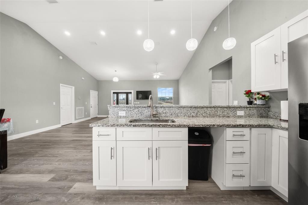 For Sale: $349,900 (3 beds, 2 baths, 1733 Square Feet)