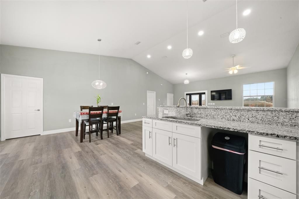 For Sale: $349,900 (3 beds, 2 baths, 1733 Square Feet)