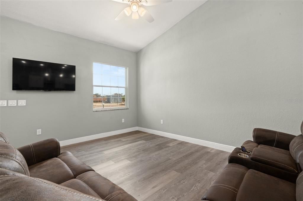 For Sale: $349,900 (3 beds, 2 baths, 1733 Square Feet)