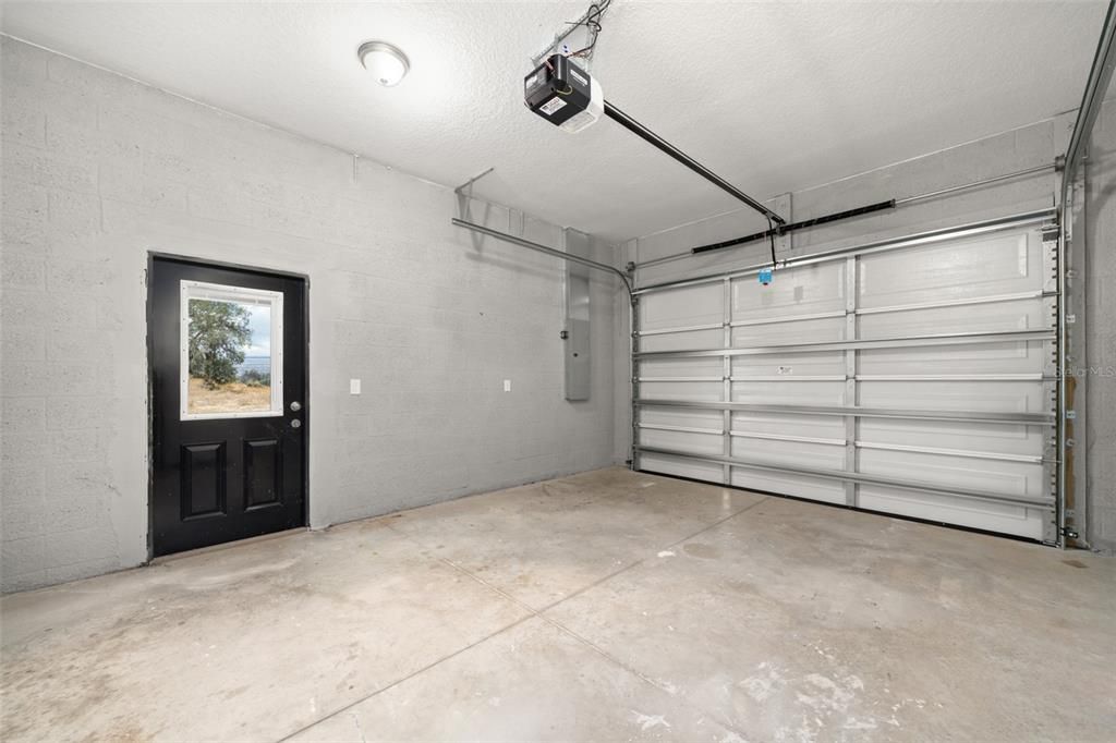 For Sale: $349,900 (3 beds, 2 baths, 1733 Square Feet)