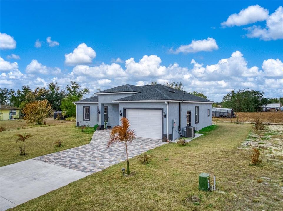 For Sale: $349,900 (3 beds, 2 baths, 1733 Square Feet)