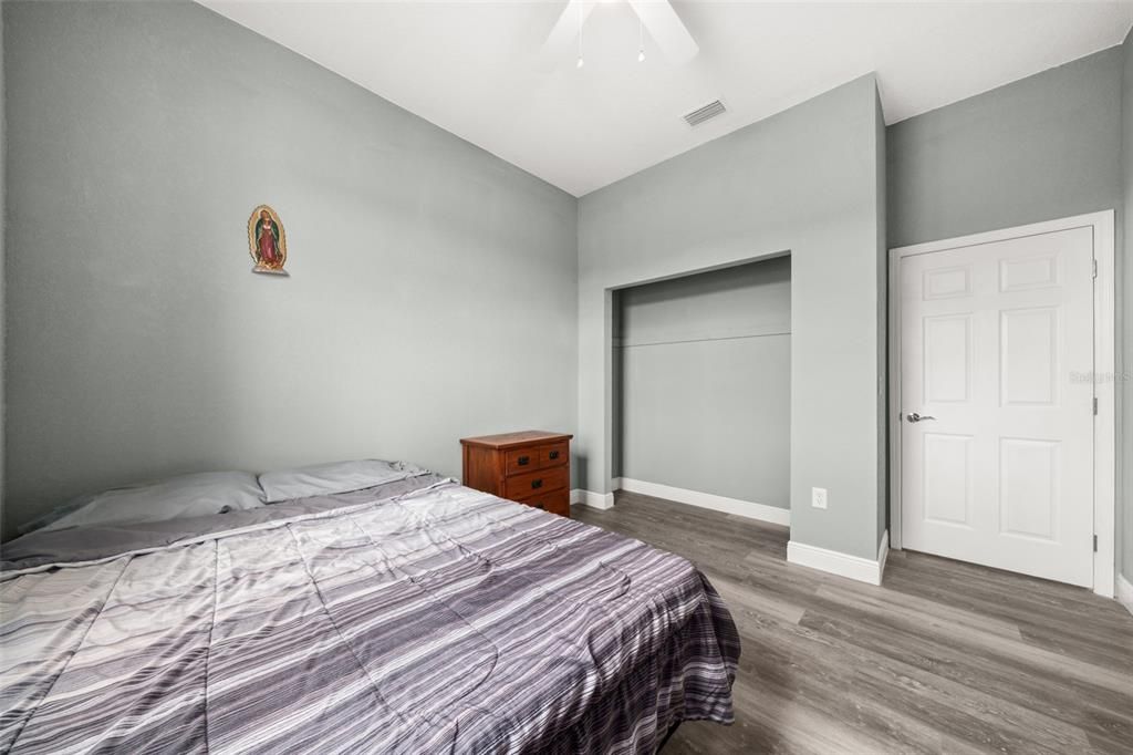 For Sale: $349,900 (3 beds, 2 baths, 1733 Square Feet)