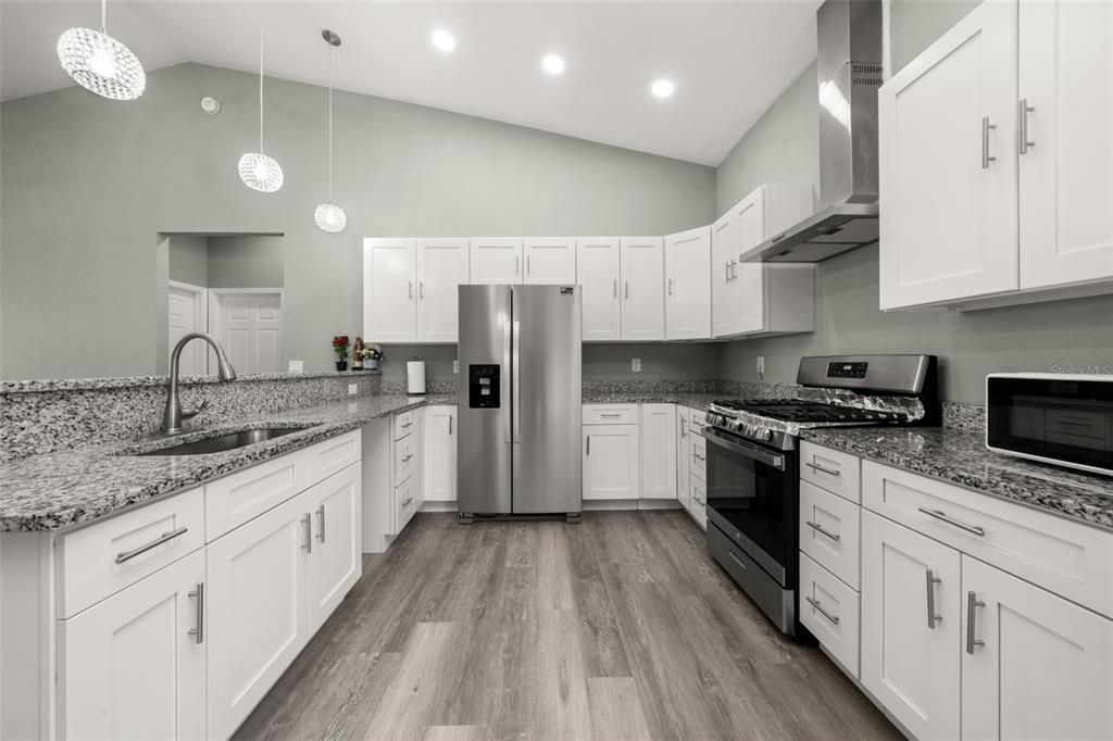 For Sale: $349,900 (3 beds, 2 baths, 1733 Square Feet)
