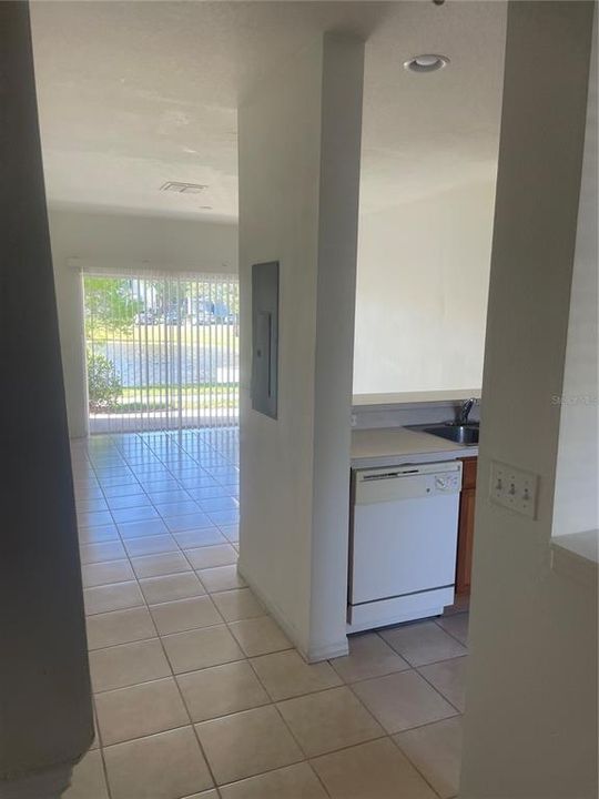 For Rent: $1,850 (2 beds, 2 baths, 987 Square Feet)