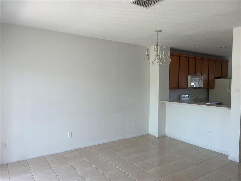 For Rent: $1,850 (2 beds, 2 baths, 987 Square Feet)