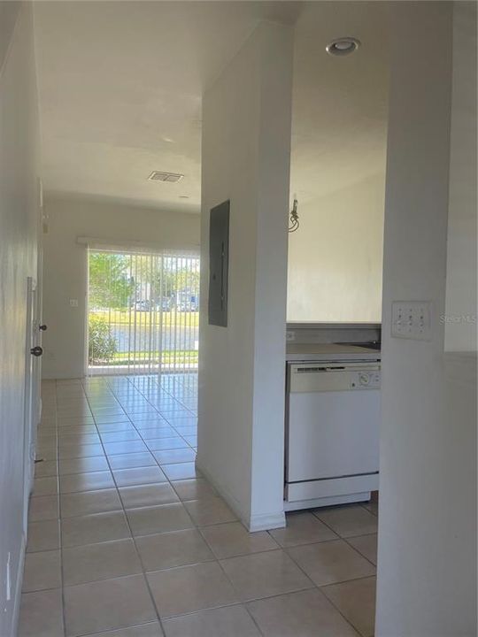 For Rent: $1,850 (2 beds, 2 baths, 987 Square Feet)