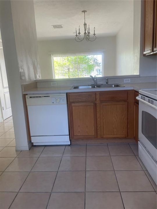 For Rent: $1,850 (2 beds, 2 baths, 987 Square Feet)