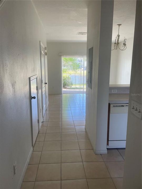 For Rent: $1,850 (2 beds, 2 baths, 987 Square Feet)