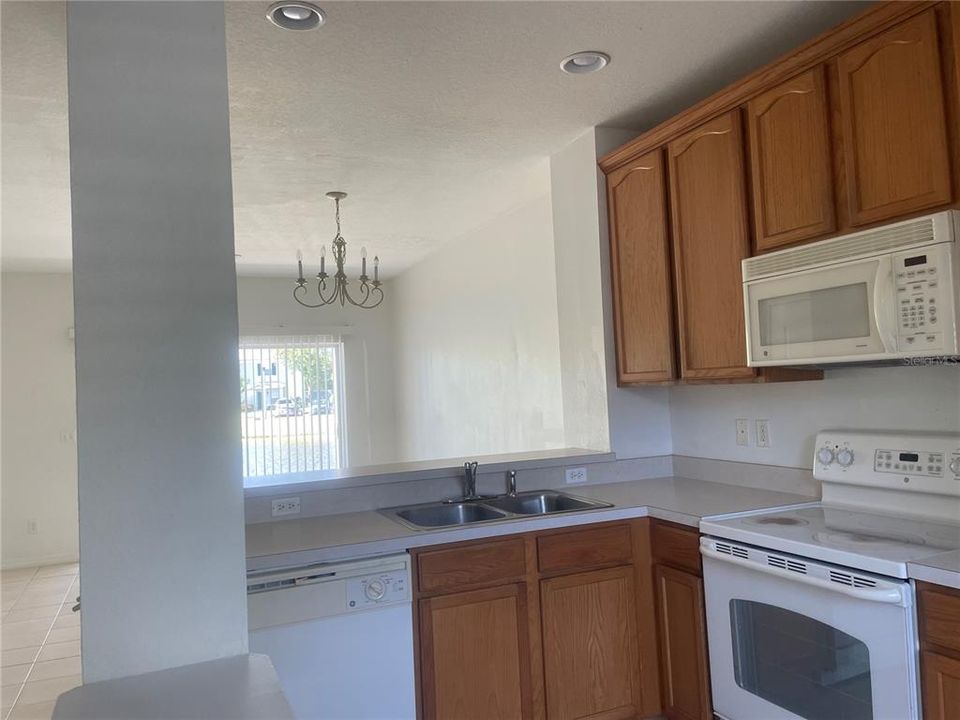 For Rent: $1,850 (2 beds, 2 baths, 987 Square Feet)