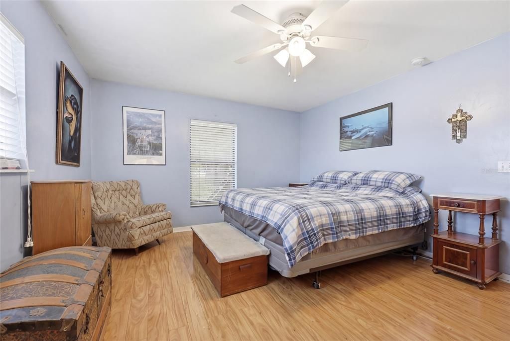 For Sale: $414,000 (3 beds, 2 baths, 1557 Square Feet)