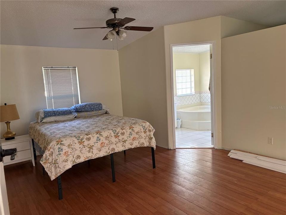 For Sale: $415,000 (5 beds, 5 baths, 3260 Square Feet)