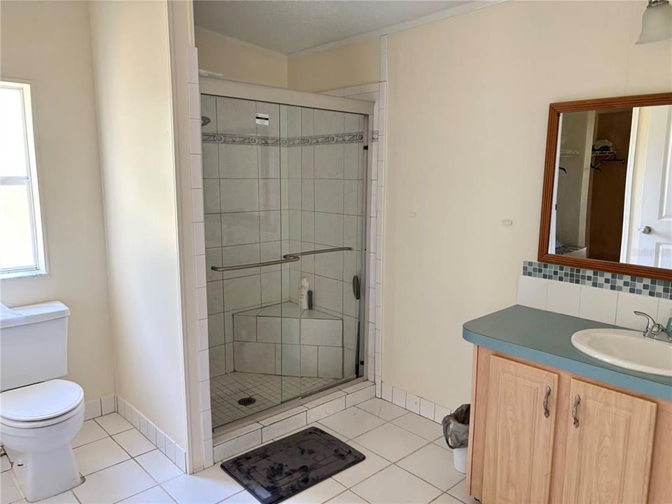 For Sale: $415,000 (5 beds, 5 baths, 3260 Square Feet)