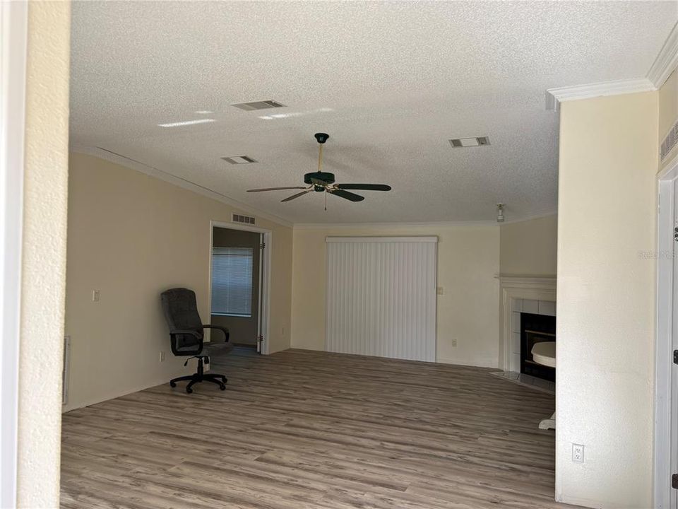For Sale: $415,000 (5 beds, 5 baths, 3260 Square Feet)