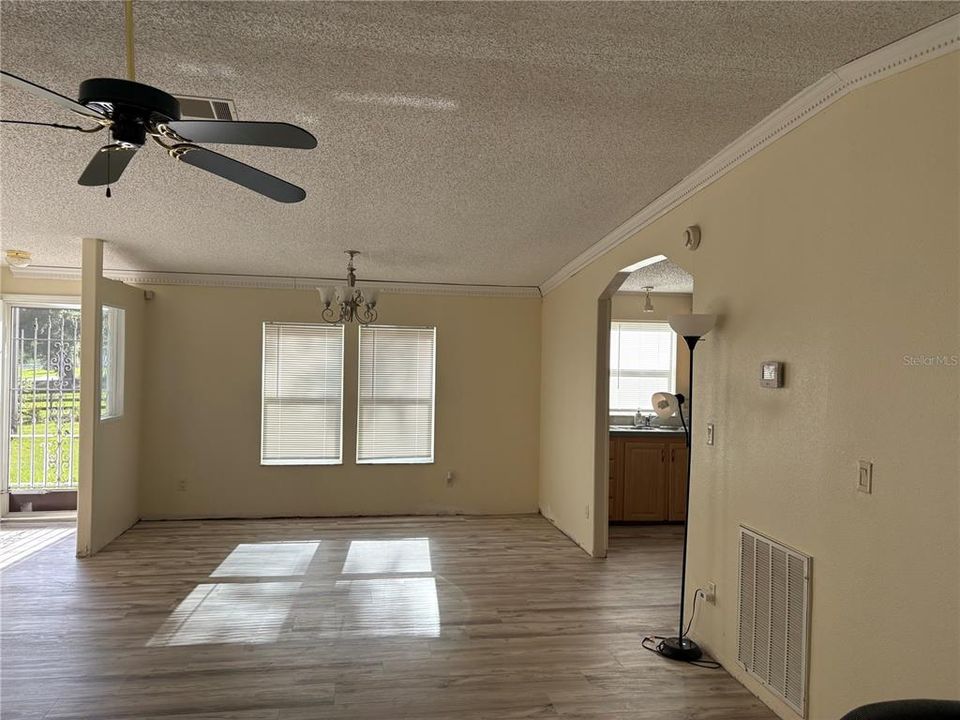 For Sale: $415,000 (5 beds, 5 baths, 3260 Square Feet)